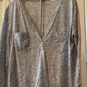 GAP Heather Gray Long Sleeve V-Neck Tee